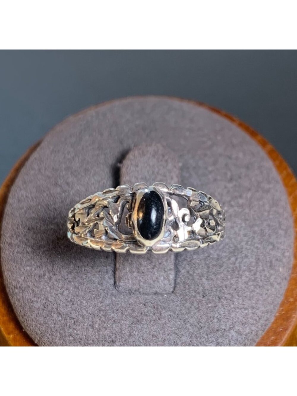 Black Onyx & Sterling Silver 925 Pierced Scroll Design Tapered Band Ring Sz 7